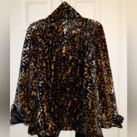 Wide Lapel Leopard Print Peacoat - Picture 6 of 11